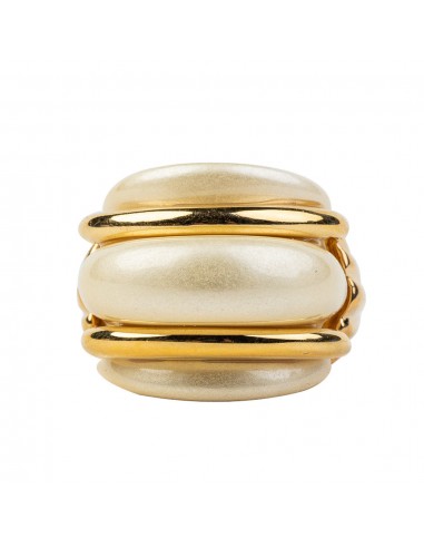 Gold and Pearl Double Ribbed Ring est présent 