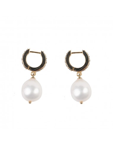 White Pearl Drop Hoop Earrings rembourrage situé sous